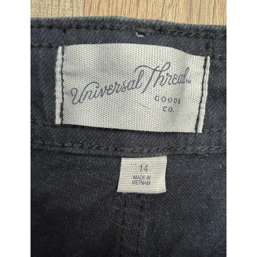 Universal Thread classic flattering